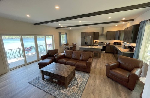 New Durham House | New Build Merrymeeting Lake Waterfront - Crystal Clear Water, Dock, Kayaks, A/C