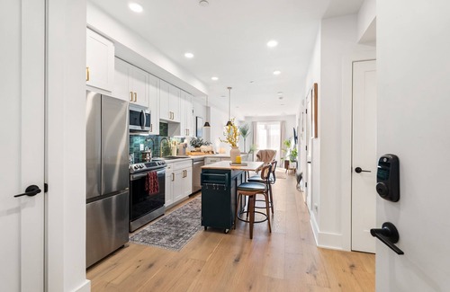 Near Northeast Apartment | New build-stylish-cozy room,DC’s Best Dining & Attractions