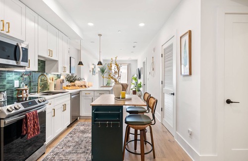 Near Northeast Apartment | New build-stylish-cozy room,DC’s Best Dining & Attractions