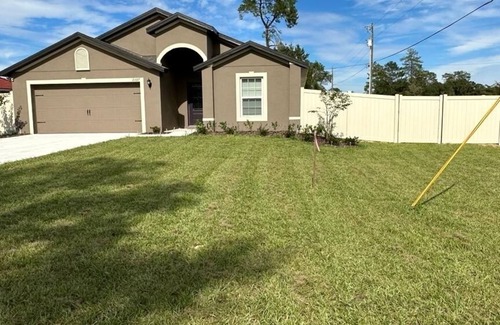 Ocala House | New Built Spacious Vacation Home with Privacy Fence & Two Entertainment Areas