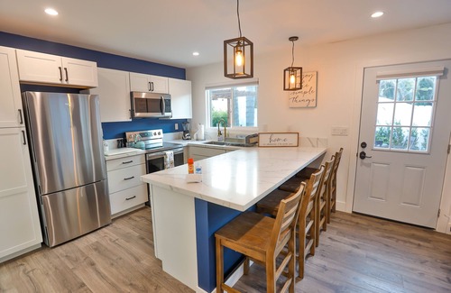 Pacific Beach House | New by the Beach, Hot Tub, Swing Bed, Parking, Working station, Grill, Pets