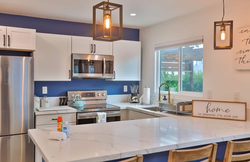 Pacific Beach House | New by the Beach, Hot Tub, Swing Bed, Parking, Working station, Grill, Pets