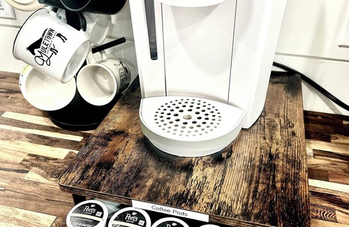 Kedron Cabin | NEW CABIN ~HOT TUB IN THEATER~1 QUIET ACRE ~HIKING ~FIRE PIT ~KING SUITES