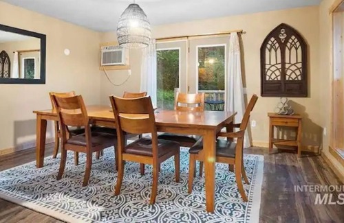Garden Valley Cabin | New: Cabin In The Woods. Pet Friendly!
