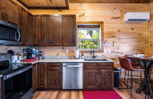 Chalet Village Cabin | New Cabin, Million Dollar View, Fire Pit, 3 Miles from Gatlinburg, Hot Tub