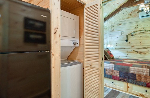Maggie Valley Cabin | New Cabin on the creek, catch your trout, firepit, and near ski resort