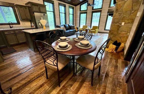 Broken Bow Cabin | New Cabin w Hot Tub, Covered Deck, Fire Pit & Games - Morning Primrose