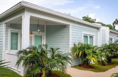 Islamorada House | New Caribbean home. Resort access to pool