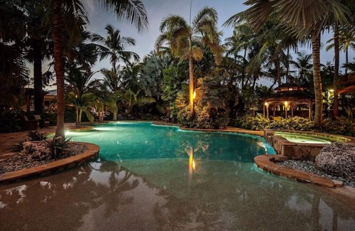 Islamorada House | New Caribbean home. Resort access to pool