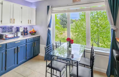 Glenwood Springs Condo | New Castle’s Kings & Queens · 2 Kings + 2 Queen Sofas · Mtn Views-Near Glenwood