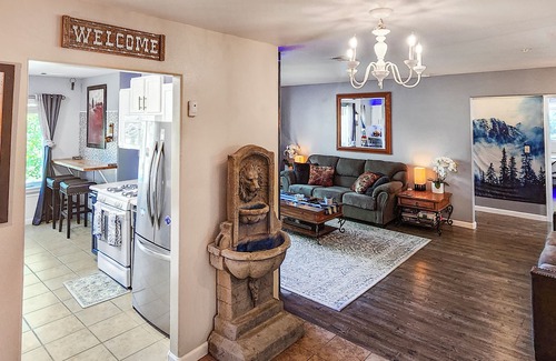 Glenwood Springs Condo | New Castle’s Kings & Queens · 2 Kings + 2 Queen Sofas · Mtn Views-Near Glenwood