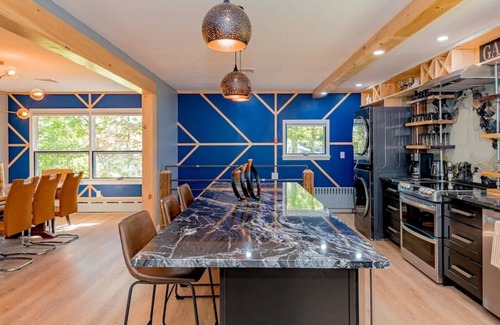 South Fallsburg House | *NEW* Catskills Brick House w/Hot tub/Game Rm etc!