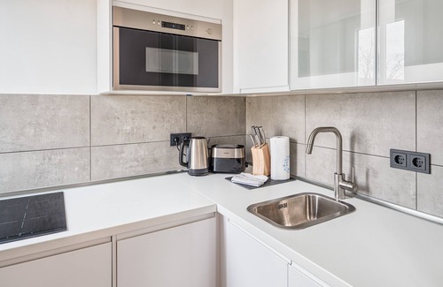 Friedrichstadt Condo | NEW/Central/Balcony/WIFI/Parking/Netflix/Nespresso