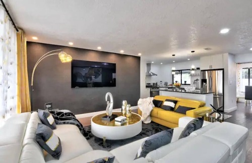 Miramar House | New Centrally Located Retreat Near Miami