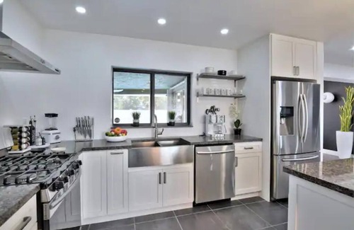 Miramar House | New Centrally Located Retreat Near Miami