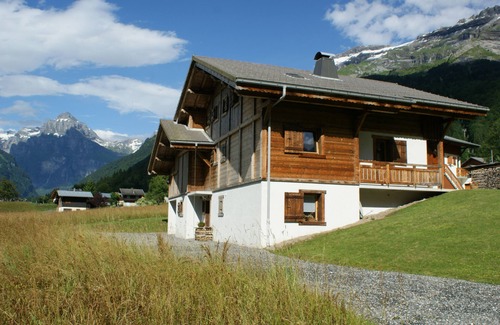 Sixt-Fer-a-Cheval Ski Chalet | New chalet comfortable for 8-12 people