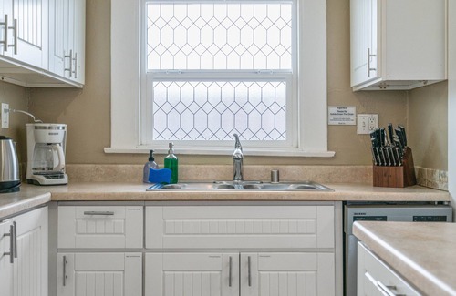 Corridor House | NEW! Charming Bungalow Centrally Located