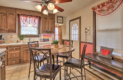 Manchester House | NEW! Charming + Cozy Getaway < 2 Mi to Main St!