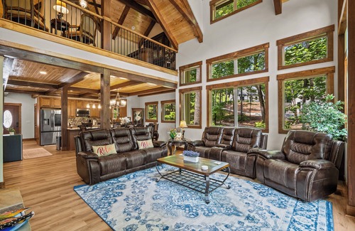West Union Cabin | NEW Charming family friendly 3-bedroom cabin on serene Lake Keowee with Dock