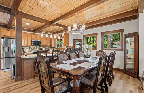 West Union Cabin | NEW Charming family friendly 3-bedroom cabin on serene Lake Keowee with Dock