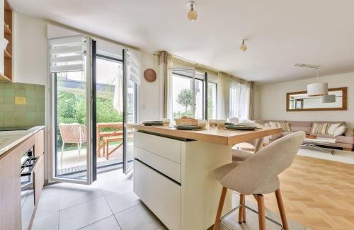 Republique–Point-du-Jour Apartment | New Charming Duplex Flat and Garden Oasis-Boulogne