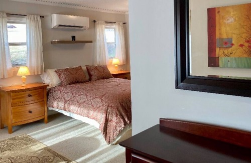Candler Apartment | NEW: Charming Queen Studio with pool 15 min to DT Asheville