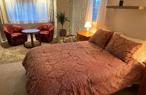 Candler Apartment | NEW: Charming Queen Studio with pool 15 min to DT Asheville