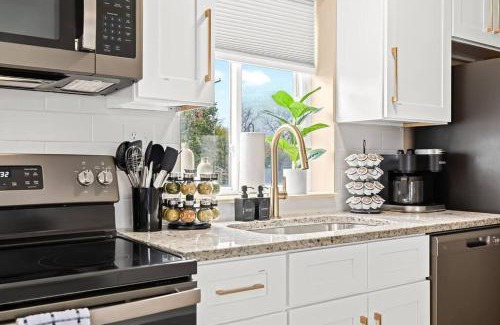 Roseville Apartment | New! Charming Upper Unit in the Heart of Roseville