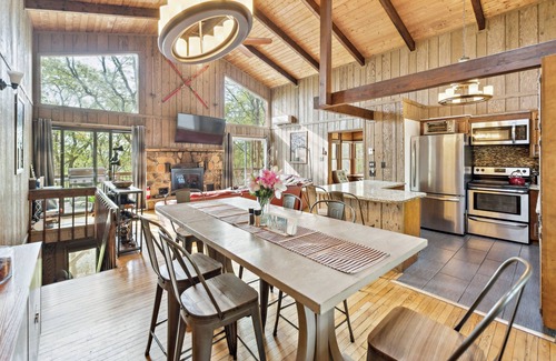 Bushkill Ski Chalet | NEW! Charming Porter House in the heart of the Poconos