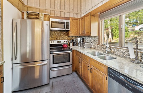 Bushkill Ski Chalet | NEW! Charming Porter House in the heart of the Poconos