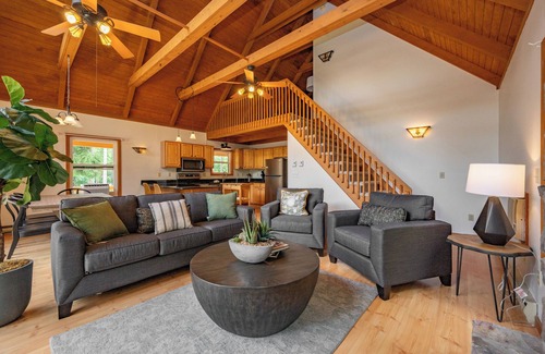 Accident House | New! Chic Cabin w/Hot Tub, Trails & Dog Friendly