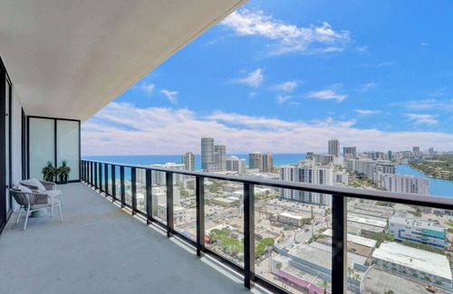 North Beach Condo | NEW: Chic Miami Beach 2BR/2BA – Walk to Ocean!