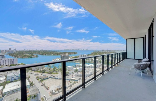 North Beach Condo | NEW: Chic Miami Beach 2BR/2BA – Walk to Ocean!