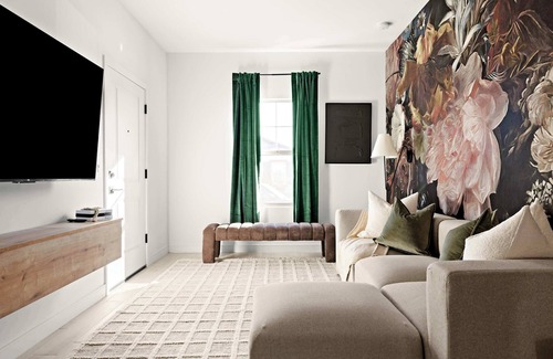 Glendale House | New Chic & Spacious: Glendale