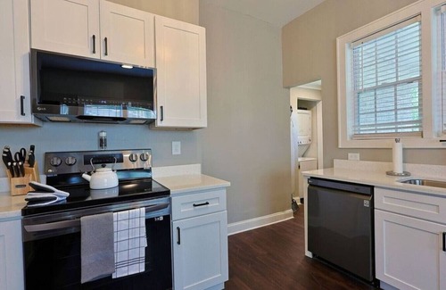 Knoxville House | NEW! Classy 3BR Home ~ 5 min to DT + Eateries