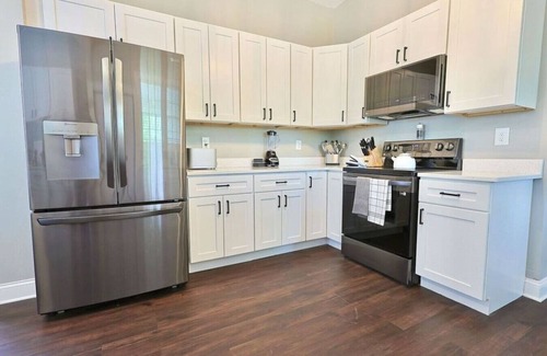 Knoxville House | NEW! Classy 3BR Home ~ 5 min to DT + Eateries