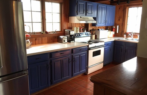 Hillsdale House | NEW! Clean & Cozy Hillsdale Cabin, minutes to Catamount, Tanglewood