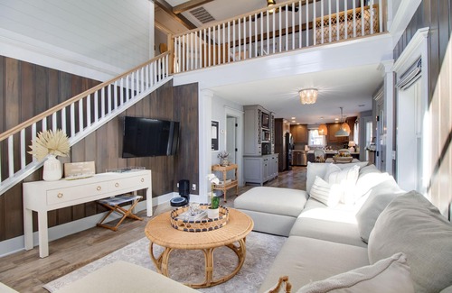 Bluffton House | New-Coastal chic townhouse in the heart of Old Town Bluffton-The Oyster Haus