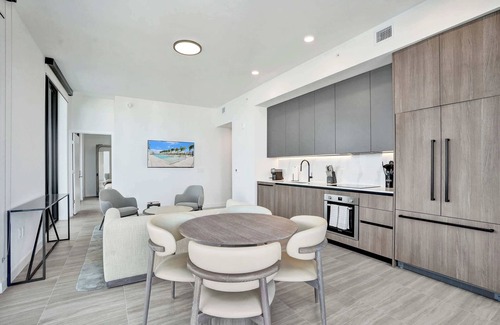 North Beach Condo | New Coastal Luxury | Elegant 2BR/2 BA in Premier Miami Beach High-Rise