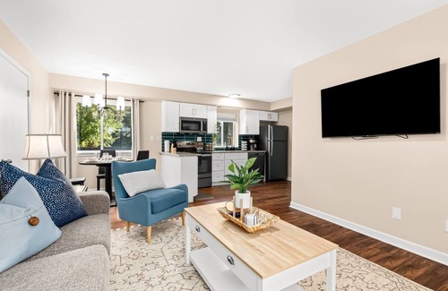 Roseville Apartment | New! Comfortable 1BR Flat Near Downtown Roseville