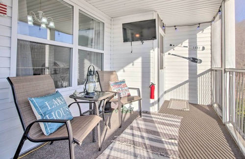 Lakeland Condo | NEW! Comfy Waterfront Condo w/ Boat Slip & Balcony