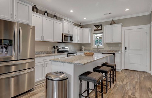 Lake Hamilton Condo | NEW Condo! Recharge with a Lake Wake Break!