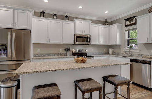 Lake Hamilton Condo | NEW Condo! Recharge with a Lake Wake Break!