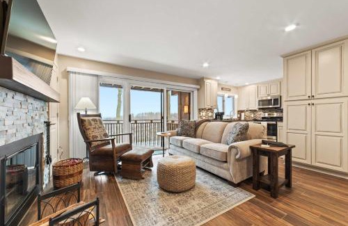 Bellaire House | New, condo stunning Lake View