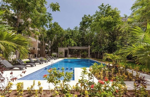 Ejidal Apartment | NEW CondoPH WIFI 300MB 6 Pools Office Gym