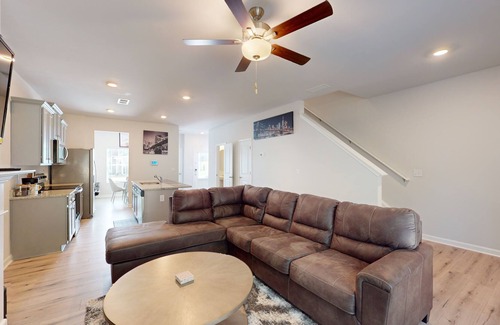 Union City House | New construction 3 bedroom townhouse 11min from Hartsfield Atlanta Airport.