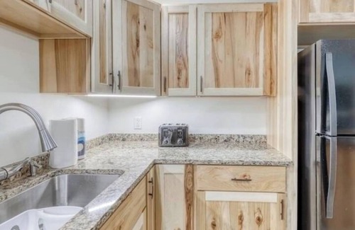 Warren Condo | NEW Construction! Ski-In/Ski-Out Condo, fire place, Bunk room