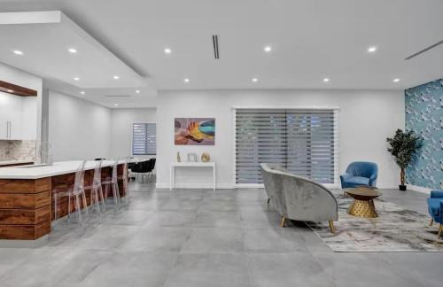 Sunset House | New Construction Villa HotTub Heated Pool Gameroom