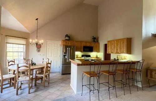Lake Harmony Ski Chalet | NEW Contemporary Chalet 5 Bed/3 Bath in Split Rock