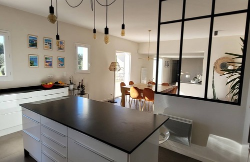 Les Figons House | New contemporary high end villa large pool near Aix en Provence